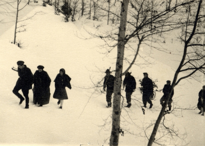 Partisans marching in the area of Ligonchio (RE).Winter 1945, Istoreco Archives, Reggio Emilia.